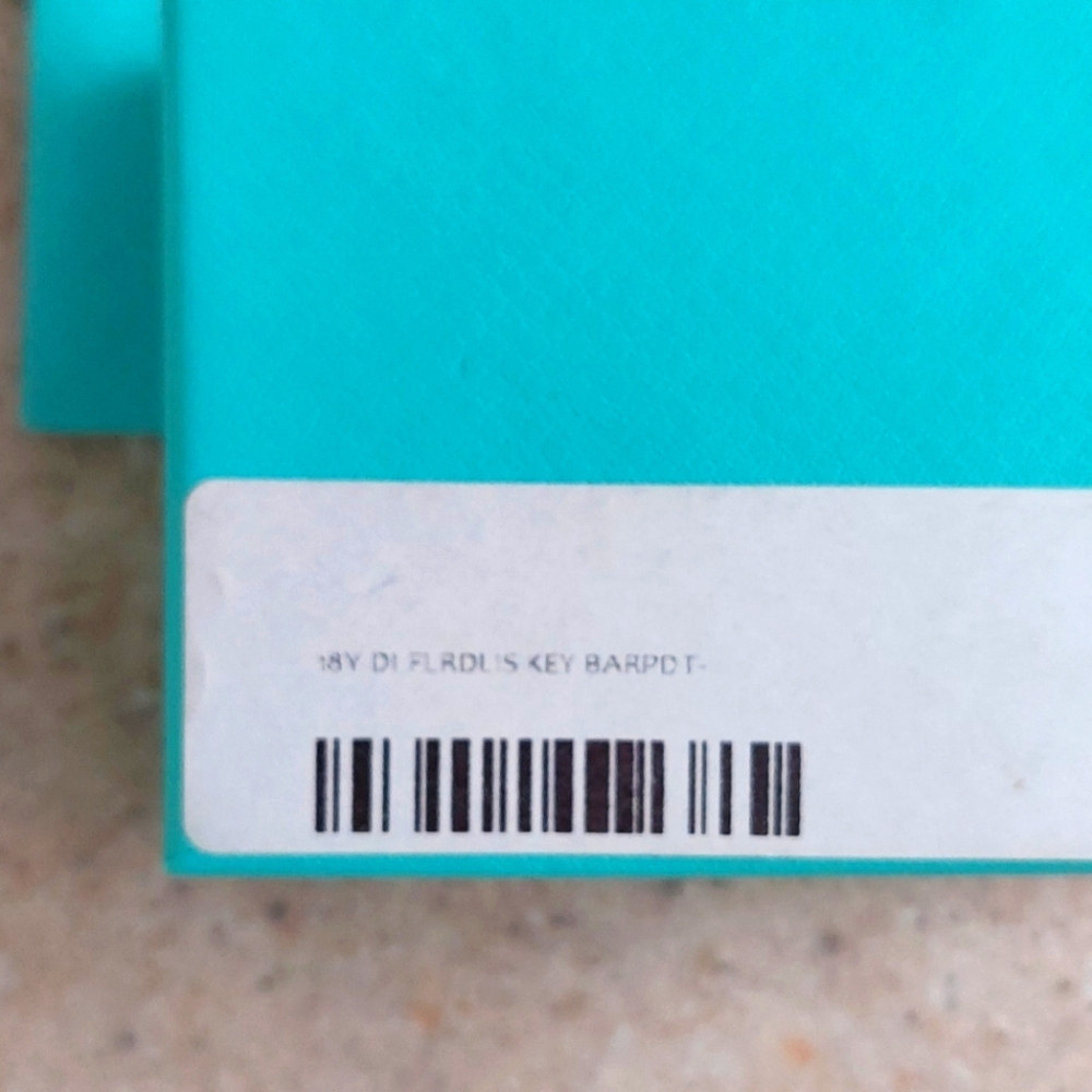 Tiffany & Co Fleur De Lis Keybar Pendant Necklace 18k Yellow Gold 16 inches - Picture 2 of 9